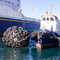 La defensa del buque de petróleo de Yokohama utilizó los neumáticos de aviones para la defensa de goma